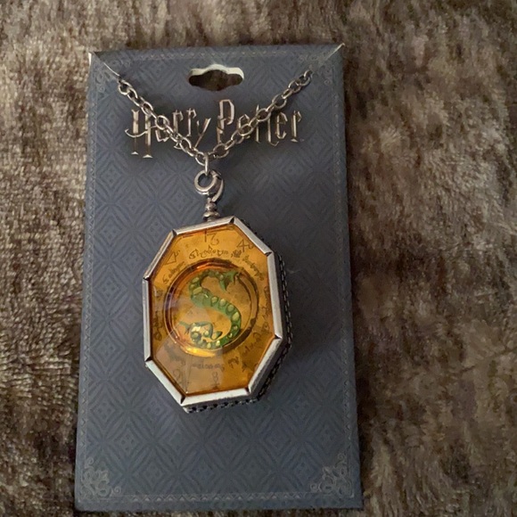🐍Harry Potter Horcrux Slytherin Locket Necklace🐍 - Picture 6 of 8